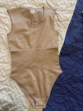 OQQ Sleeveless V-Neck Bodysuit in Taupe